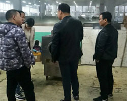 歡迎河北品牌“堅果印象”的方總來廠考察電磁炒貨設備 歡迎河北品牌“堅果印象”的方總來廠考察電磁炒貨設備