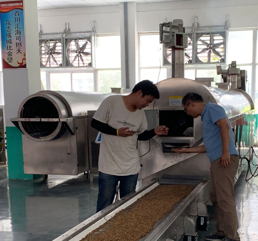 鄭州客戶自帶原料(黑水虻)來廠試機流水線炒制 鄭州客戶自帶原料(黑水虻)來廠試機流水線炒制