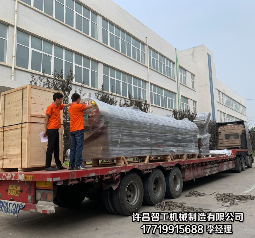 9月25日 許昌智工六米電磁流水線炒瓜子設備專車發(fā)往新疆莎車縣 9月25日 許昌智工六米電磁流水線炒瓜子設備專車發(fā)往新疆莎車縣